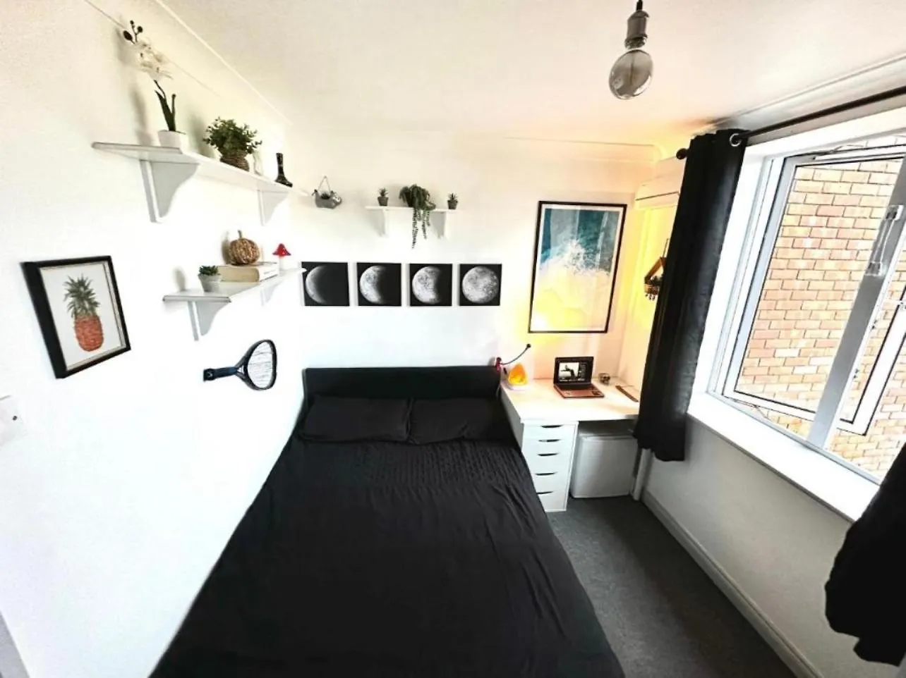 Guest house Double Room In A Cozy Shared Apartment, Custom House Harbour Apartments Dublin