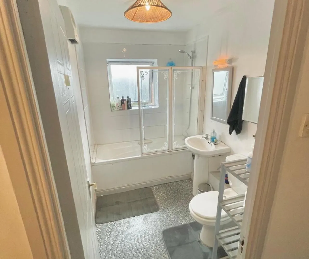 Guest house Double Room In A Cozy Shared Apartment, Custom House Harbour Apartments Dublin Ireland
