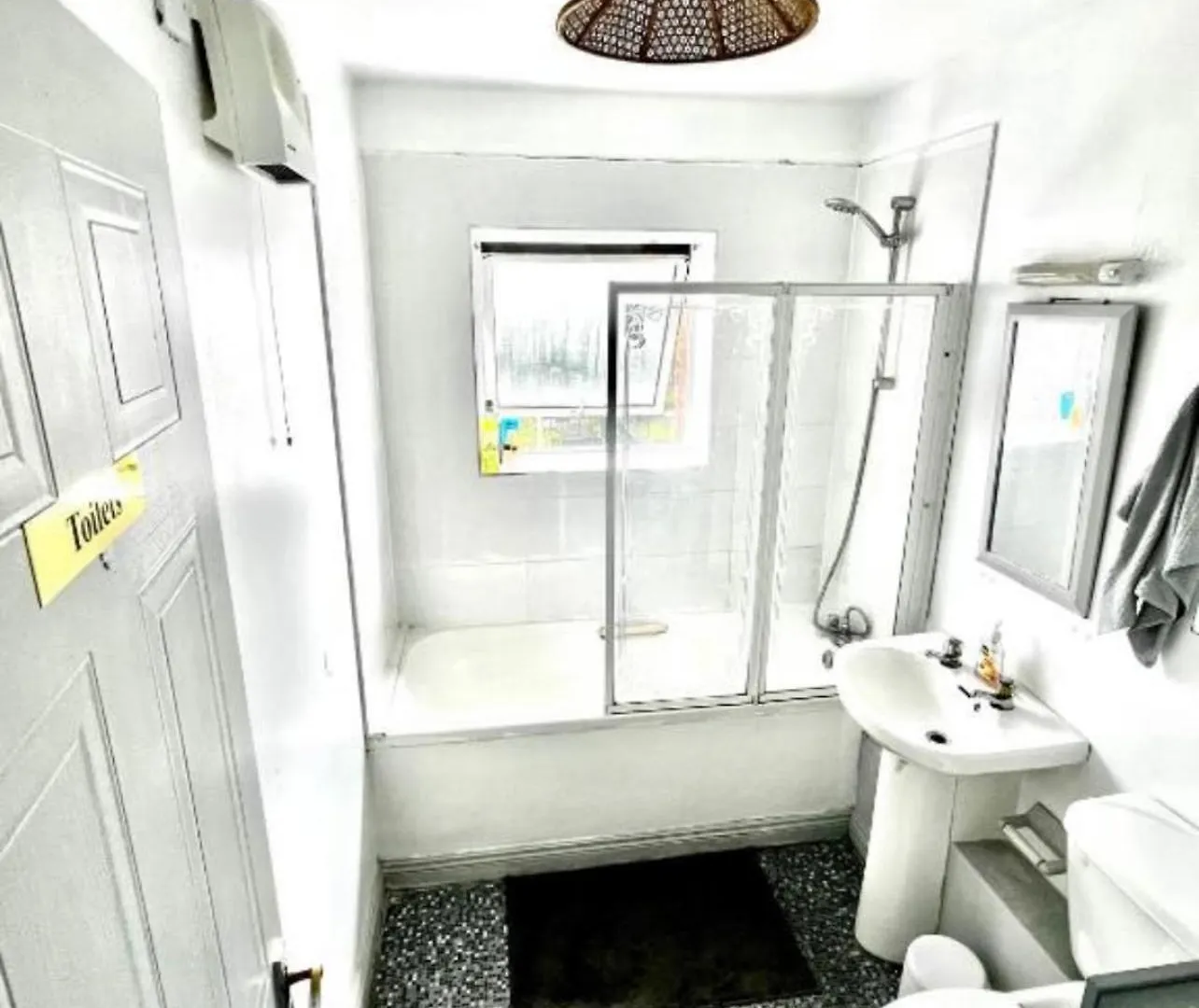 Double Room In A Cozy Shared Apartment, Custom House Harbour Apartments Dublin